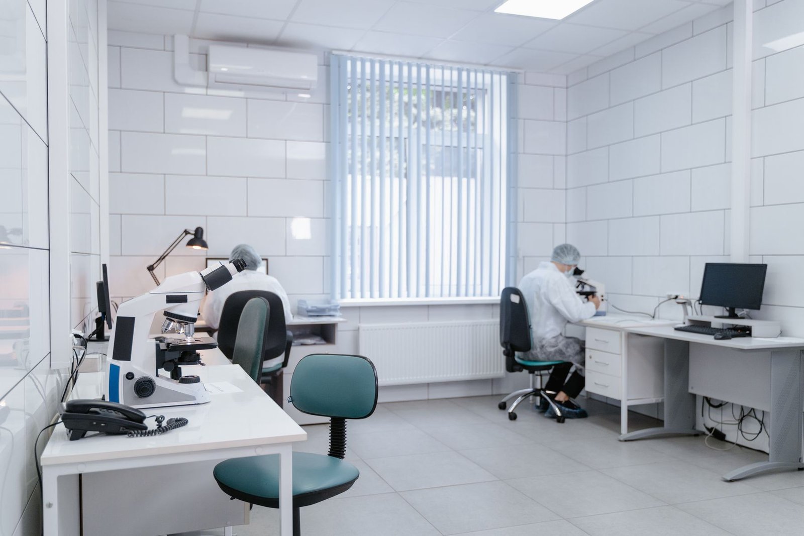 QC laboratory built with modular cleanroom partitions